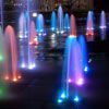 Jeux d'eau illuminés la nuit à Madrid fontaine sèche pour jeux d'eau