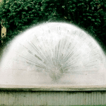 Fontaine à jet d’eau avec  ajutage hémisphère d'eau