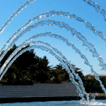 Fuente ornamental con varios chorros de lanza II en parábola