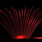 Boquilla abanico de chorros iluminada en rojo
