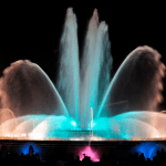 Superbe vue d'une fontaine éclairée par LED RGB et contrôlé par DMX