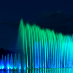 Spectacle aquatique éclairé avec RGB