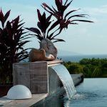 Cascada para piscinas a modo de lámina de agua decorativa