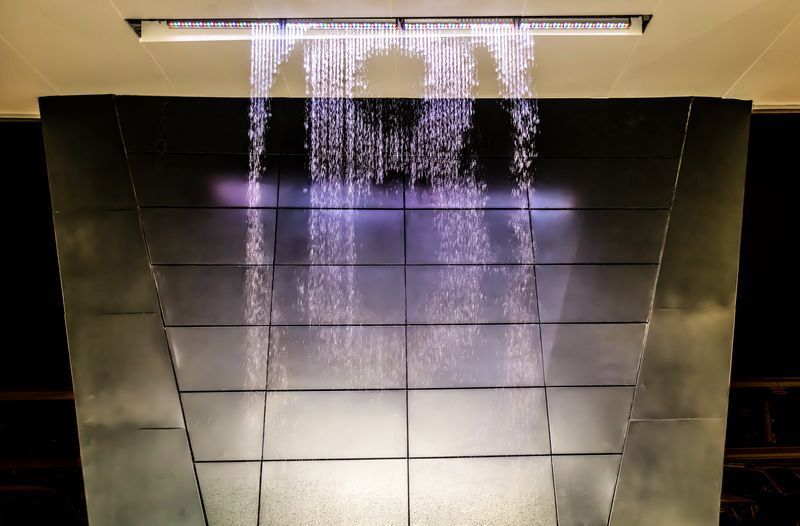 Cortina de agua digital en el concesionario de Bentlei de Dubai